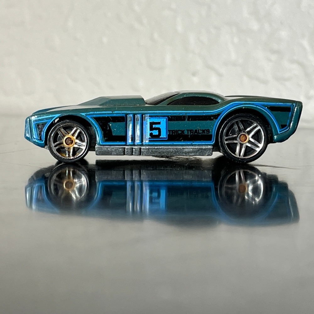 Hot Wheels The Gov'ner Toy Car Teal Blue Trick Tracks 5 2003 Mattel Miniature